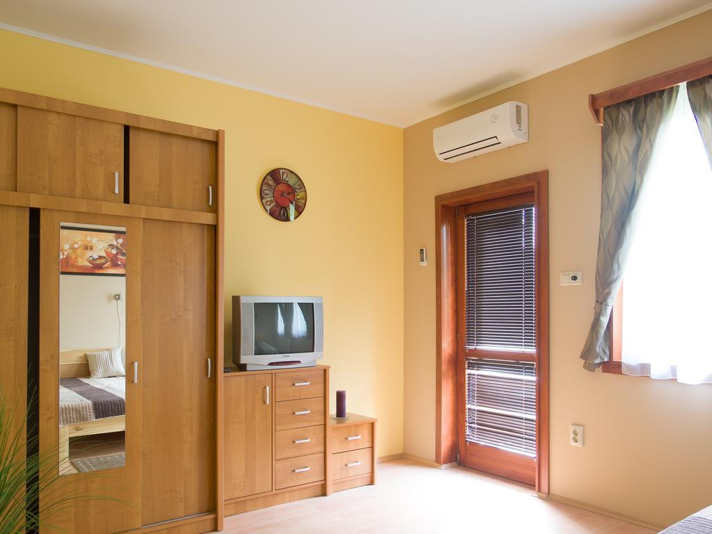 Aqua Apartman Gyula Zimmer foto