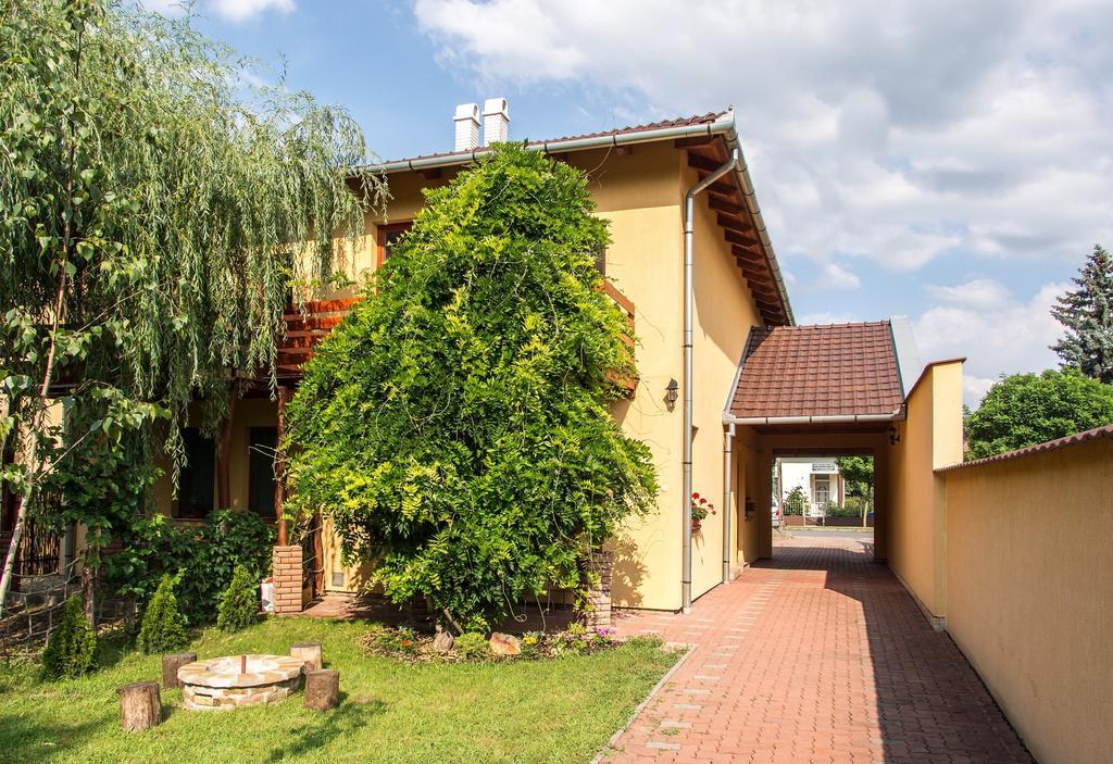 Aqua Apartman Gyula Exterior foto
